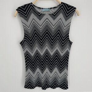 KISCA by Komarov Sleeveless Crinkle Top Size Medium Black White Chevron Stretch